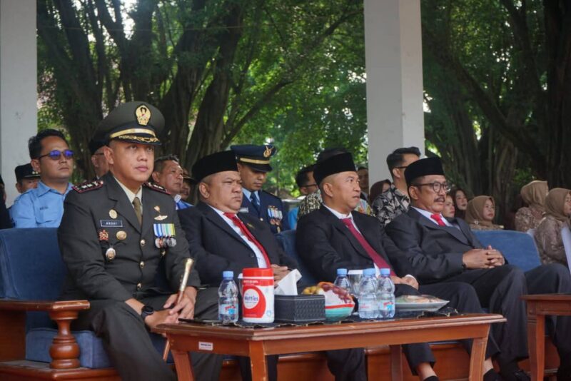 DPMD Kabupaten Sukabumi hadir dalam upacara Hari Bhayangkara ke-79 sebagai bentuk dukungan terhadap sinergi antara Polri dan pemerintahan desa.