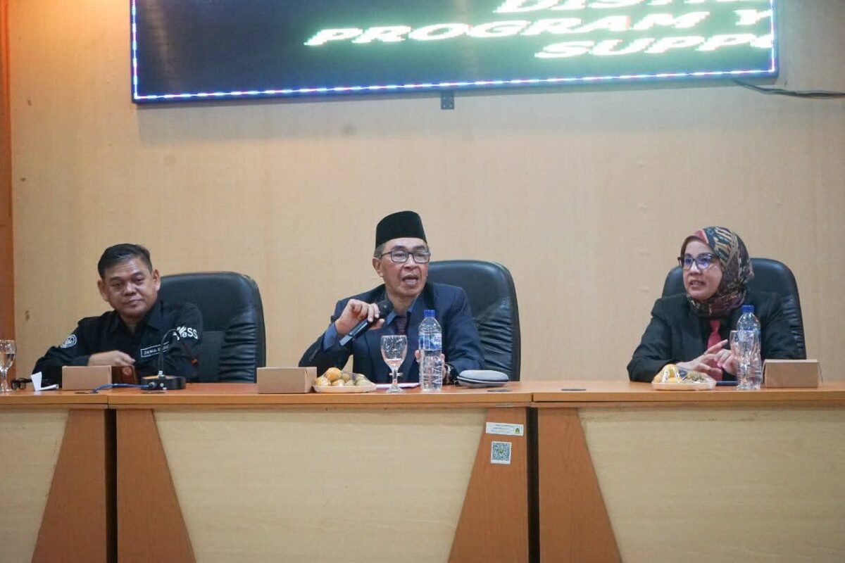 Sekda Kabupaten Sukabumi H. Ade Suryaman membuka Forum Evaluasi Akhir Program YESS 2025.