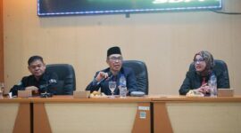 Sekda Kabupaten Sukabumi H. Ade Suryaman membuka Forum Evaluasi Akhir Program YESS 2025.