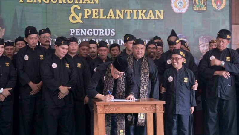 Bupati Sukabumi H. Asep Japar menegaskan komitmennya untuk mengangkat kejayaan pencak silat di daerahnya.