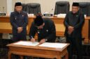 Rapat Paripurna DPRD Kabupaten Sukabumi menetapkan Keputusan Pimpinan DPRD Nomor 3 Tahun 2025 sebagai bentuk persetujuan atas penyempurnaan Raperda