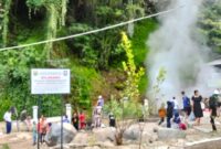 Lonjakan pengunjung di Geyser Cipanas Cisolok selama libur sekolah disambut antusias wisatawan.