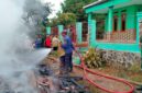 Rumah milik seorang lansia di Desa Cibaregbeg, Kecamatan Sagaranten, ludes terbakar pada Jumat siang.