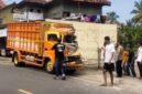 Sebuah truk menabrak warung di Jalan Nasional III, Kecamatan Cikakak,