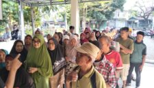 Sebanyak 1.826 Keluarga Penerima Manfaat di Kelurahan Palabuhanratu menerima bantuan beras dari Bulog