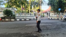 Petugas Dishub Kabupaten Sukabumi terus siaga mengamankan jalur alternatif Jalan Siliwangi Palabuhanratu.
