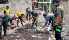 DPMD Kabupaten Sukabumi bersama Kodim 0607 Kota Sukabumi wujudkan akses jalan yang lebih layak bagi warga