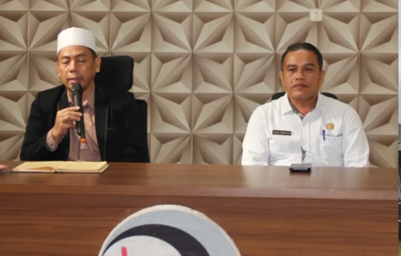 Pengajian rutin setiap hari Rabu menjadi wadah pembinaan rohani bagi seluruh pegawai DPMD Kabupaten Sukabumi.
