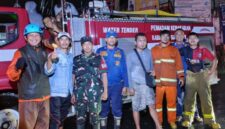 Musibah kebakaran melanda warung kelontong dan pom bensin mini milik warga di Desa Nyangkowek, Cicurug.