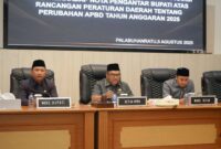 Wakil Bupati Sukabumi H. Andreas menghadiri rapat paripurna DPRD