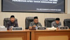 Wakil Bupati Sukabumi H. Andreas menghadiri rapat paripurna DPRD