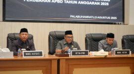Wakil Bupati Sukabumi H. Andreas menghadiri rapat paripurna DPRD