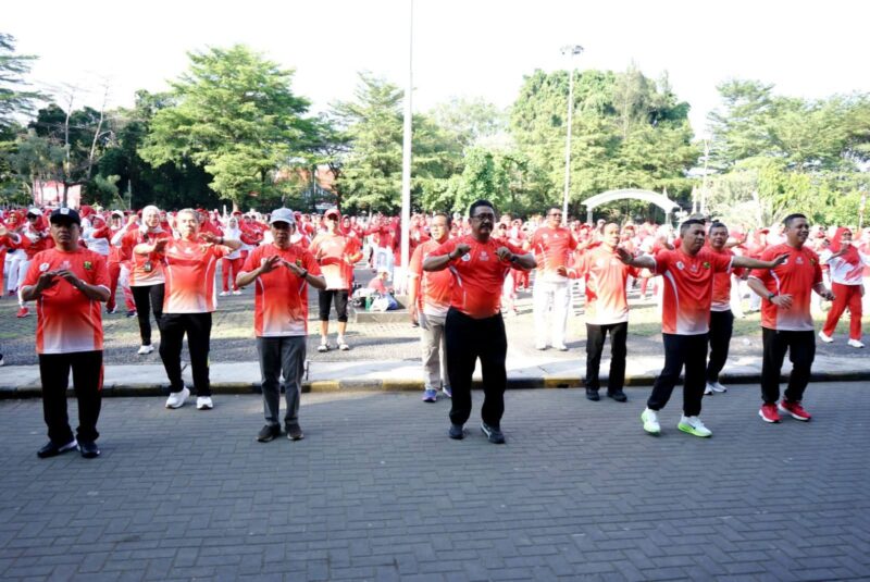 Semarak senam massal di Alun-alun Palabuhanratu meriahkan HUT ke-80 RI