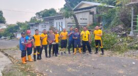 Dinas Damkar Kabupaten Sukabumi bersama Dalmas Polres