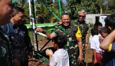 Waaster Panglima TNI Brigjen TNI (Mar) Bambang Hadi Suseno meninjau pelaksanaan TMMD ke-125 Kodim 0622/Kabupaten Sukabumi