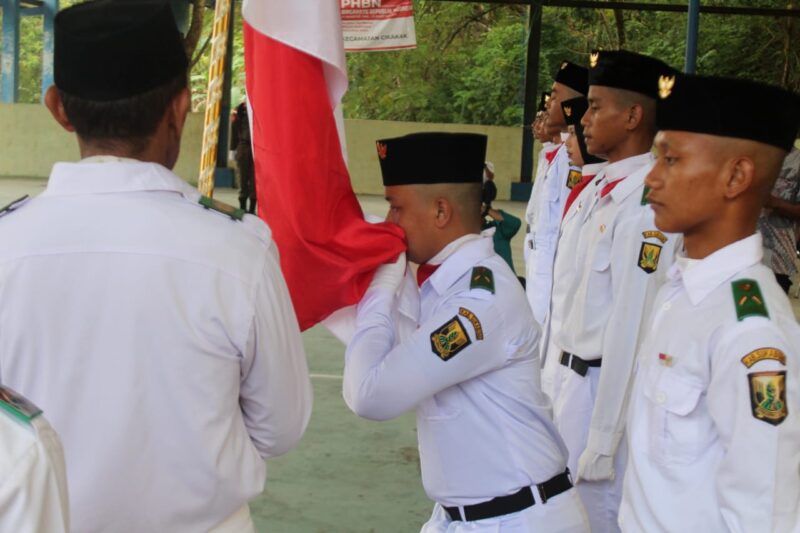 Sebanyak 27 anggota Paskibra Kecamatan Cikakak resmi dikukuhkan menjelang HUT ke-80 RI.