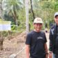 H. Junajah anggota DPRD Kabupaten Sukabumi Komisi III meninjau langsung pembangunan jalan desa di Kampung Cikopi,
