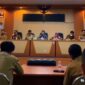 Kepala Bappelitbangda Kabupaten Sukabumi, Aep Majmudin, memimpin rapat internal