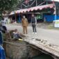 Pemerintah Desa Cimanggu Kecamatan Palabuhanratu mulai melaksanakan pembangunan pagar pembatas jalan