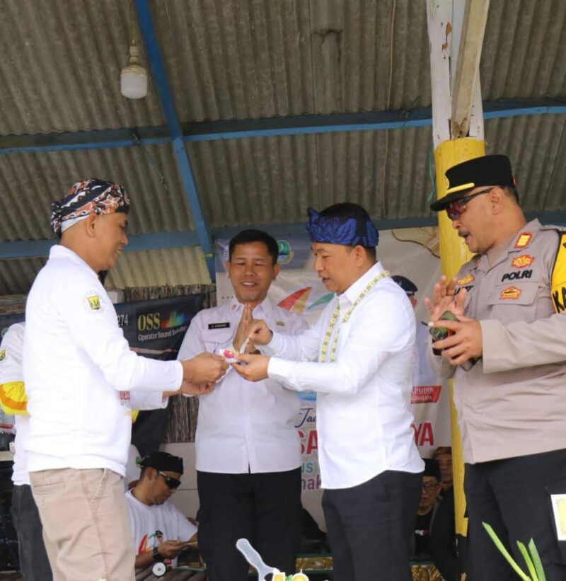 Semangat kebersamaan dalam membangun desa terus digelorakan.