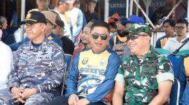 Wakil Bupati Sukabumi H. Andreas membuka Badong Fishing Tournament di Pantai Sangrawayang.