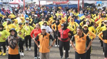 Ribuan warga tumpah ruah di Lapangan Cangehgar Palabuhanratu mengikuti Car Free Day, Senam Gurilaps, dan Jalan Santai dalam rangka Hari Jadi ke-155 Kabupaten Sukabumi.