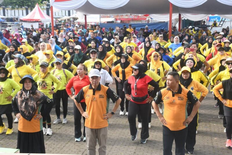 Ribuan warga tumpah ruah di Lapangan Cangehgar Palabuhanratu mengikuti Car Free Day, Senam Gurilaps, dan Jalan Santai dalam rangka Hari Jadi ke-155 Kabupaten Sukabumi.