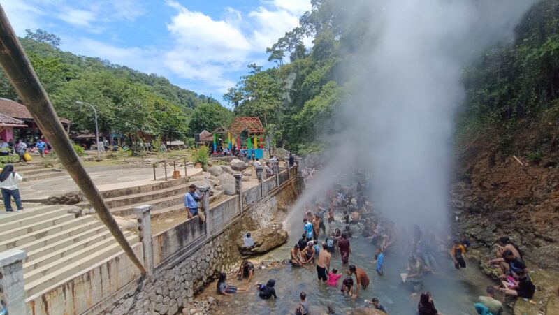 Libur panjang Maulid Nabi membawa berkah bagi sektor pariwisata Kabupaten Sukabumi.