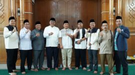 Doa bersama lintas elemen masyarakat mewarnai Istighosah Kubro di Masjid Agung Palabuhanratu,