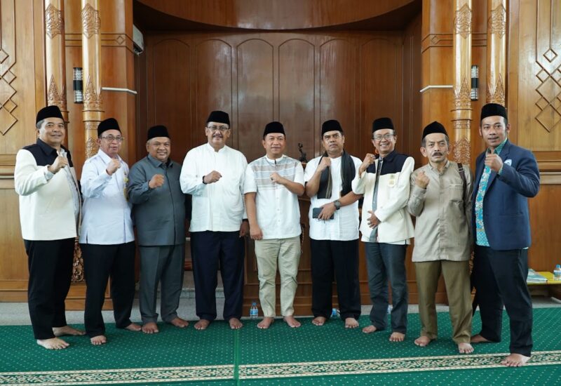 Doa bersama lintas elemen masyarakat mewarnai Istighosah Kubro di Masjid Agung Palabuhanratu,