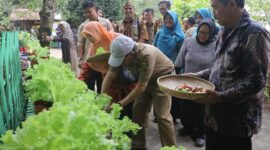 DPMD Kabupaten Sukabumi terus memperkuat sinergi lintas sektor dalam persiapan verifikasi program P2WKSS 2025.