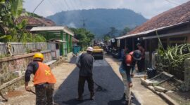 Pemerintah Desa Cimanggu terus berupaya meningkatkan kesejahteraan masyarakat melalui pembangunan infrastruktur.