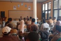 Camat Cisolok Okih Pajri Assidiq memimpin evaluasi capaian PBB 2025