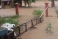 Curah hujan tinggi sebabkan Sungai Cikakak meluap