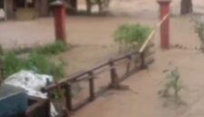 Curah hujan tinggi sebabkan Sungai Cikakak meluap