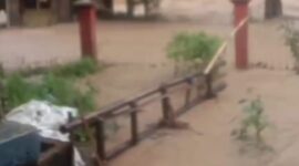 Curah hujan tinggi sebabkan Sungai Cikakak meluap