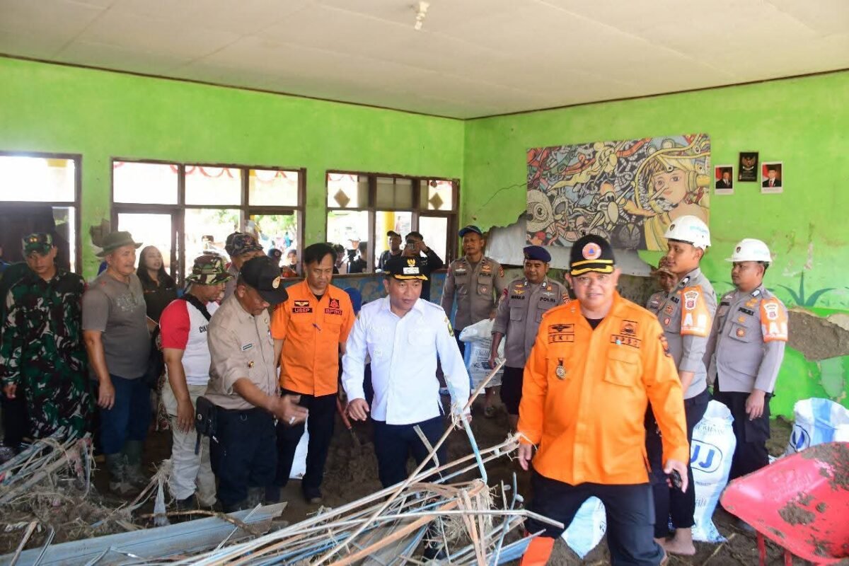 Dinas Perikanan Kabupaten Sukabumi bergerak cepat meninjau wilayah terdampak banjir