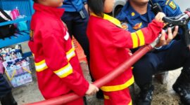 Edukasi keselamatan sejak dini menjadi langkah penting dalam membangun kesadaran anak terhadap bahaya kebakaran.
