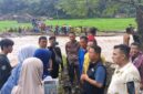 Wakil Bupati Sukabumi H. Andreas meninjau langsung jembatan putus akibat luapan Sungai Citapen di Desa Loji,
