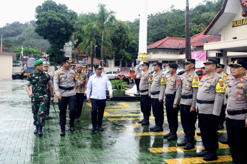 Polres Sukabumi menggelar apel gelar pasukan Operasi Kepolisian Terpusat Lilin Lodaya 2025