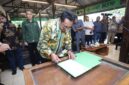 Bupati Sukabumi H. Asep Japar menghadiri Pelantikan dan Deklarasi Paguyuban Kepala Desa dan Perangkat Desa Pajampangan (PKPP) Masa Bakti 2025–2027