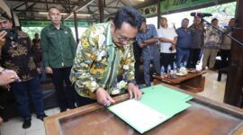 Bupati Sukabumi H. Asep Japar menghadiri Pelantikan dan Deklarasi Paguyuban Kepala Desa dan Perangkat Desa Pajampangan (PKPP) Masa Bakti 2025–2027