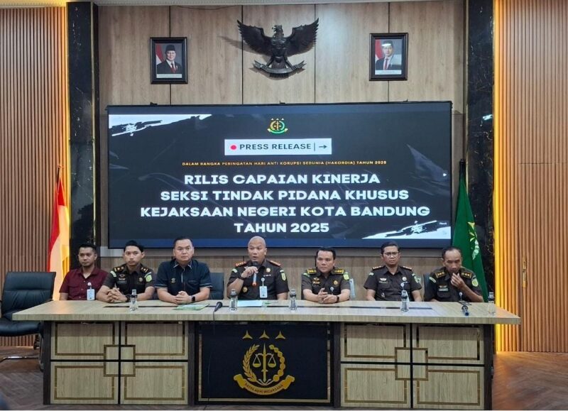 Kejaksaan Negeri Kota Bandung resmi menetapkan Wakil Wali Kota dan seorang anggota DPRD.
