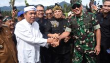 Pangdam III/Siliwangi Mayjen TNI Kosasih mendampingi Gubernur Jawa Barat Dedi Mulyadi
