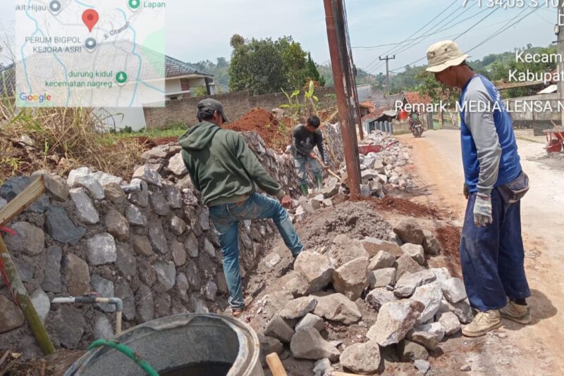 Dugaan pelanggaran K3 pada proyek pembangunan Turap Penahan Tanah di Nagreg