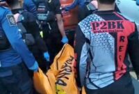 Petugas Dinas Pemadam Kebakaran dan Penyelamatan Kabupaten Sukabumi