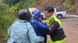 Polres Sukabumi bergerak cepat menangani longsor di Ruas Jalan Nasional Bagbagan.