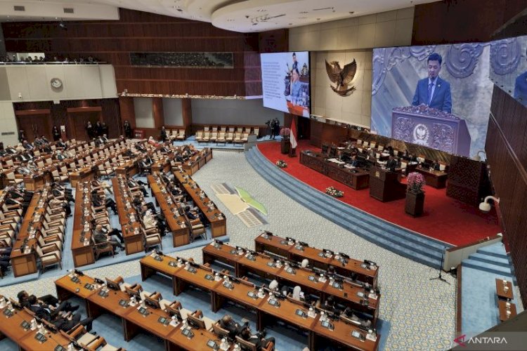 DPR RI menegaskan Polri tetap berada langsung di bawah Presiden