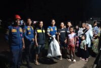 Petugas Dinas Pemadam Kebakaran dan Penyelamatan Kabupaten Sukabumi