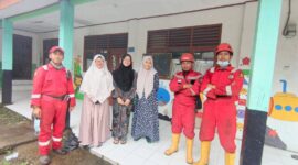 Respons cepat Damkarmat Kabupaten Sukabumi bersama P2BK Kecamatan Parungkuda